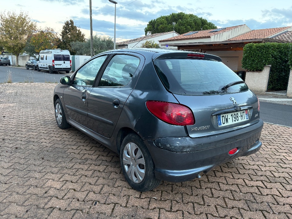 Peugeot 206 2005 – vue 3/4 arrière droit