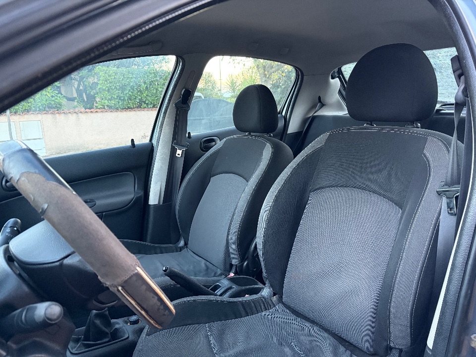Peugeot 206 2005 – vue jante et pneu