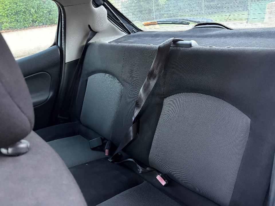 Peugeot 206 2005 – vue poste de conduite